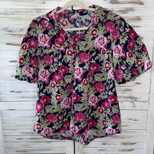 🎄2/$20 JODIFL Navy floral blouse
